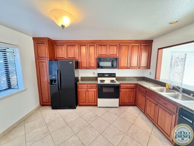 Photo - Charming 3-Bedroom, 2.5-Bathroom Condo in ...