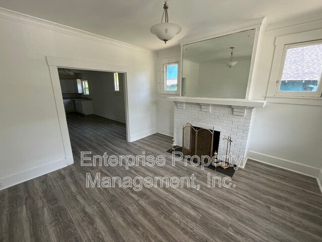 Photo - 1131 Rozelle St