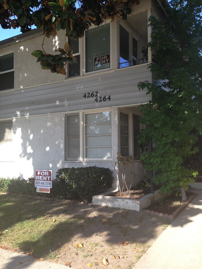 Building Photo - 4262 1/2 Cahuenga Blvd Rental