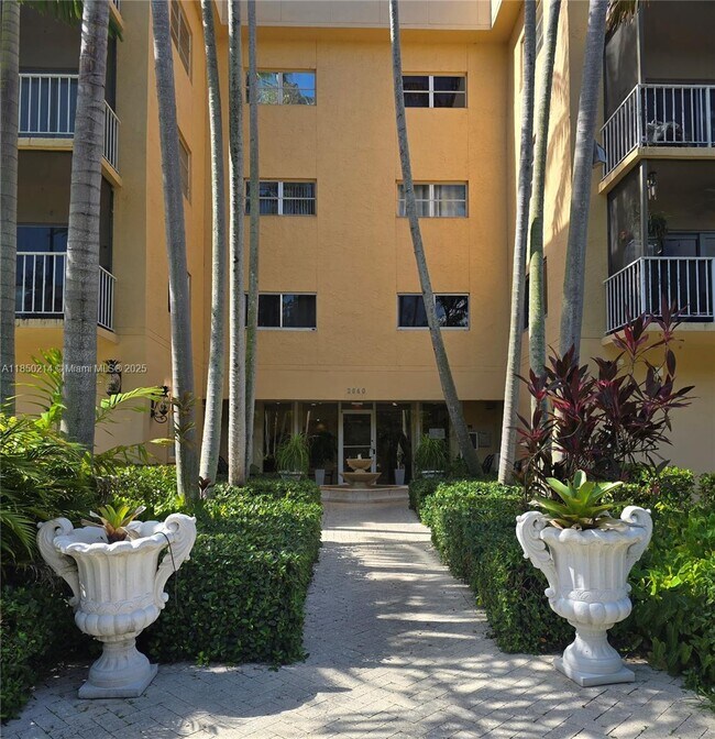 Building Photo - 2640 NE 135th St Unit 309 Rental