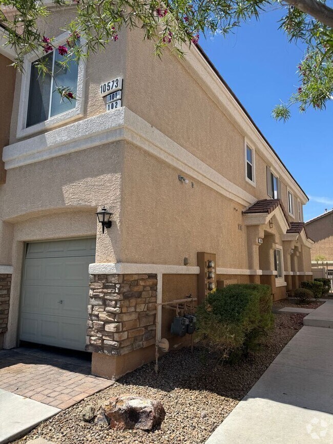 Building Photo - Fabulously Furnished - Fantastic Location Rental