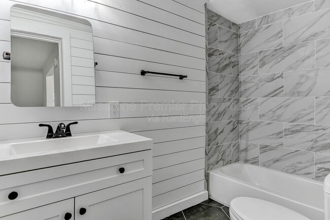 Photo - 619 E Sears St