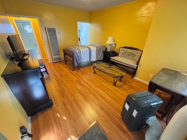 Building Photo - 1152 Irolo St Unit 3