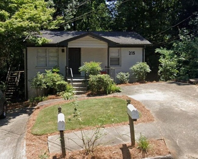 Building Photo - 215-Hillcrest Unit 215-E01