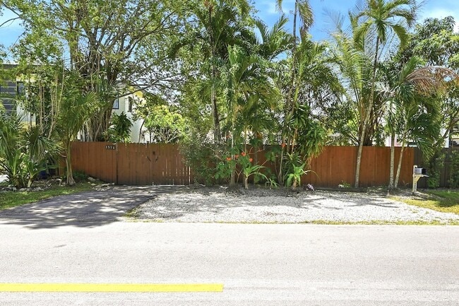 Building Photo - 1516 SW 24th St