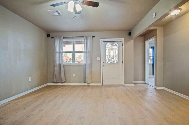 Photo - 704 NW 95th St