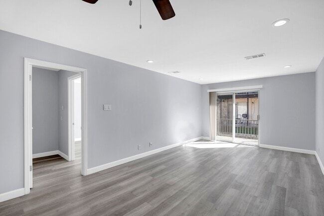 Photo - 1206 Hi Stirrup Unit 305