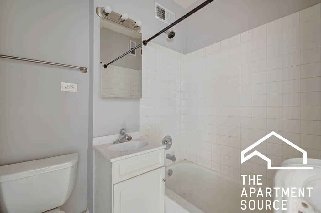 Photo - 5742 N Winthrop Ave Unit 308