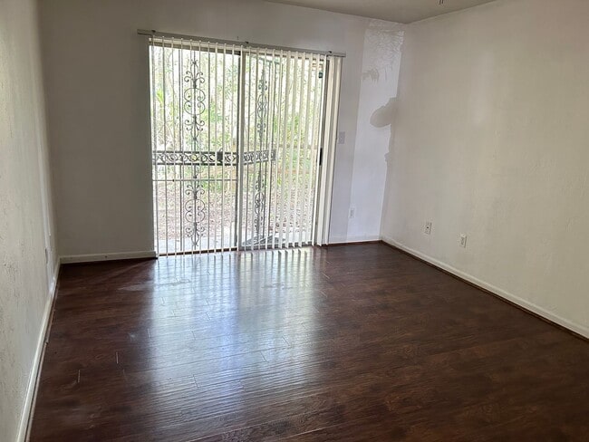 Photo - Walk to Campus from your Downstairs Flat