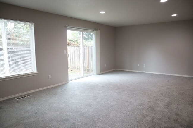 Photo - 10513 NE 63rd St