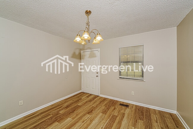 Photo - 990 Stowe St