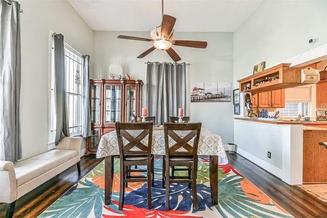 Photo - 1421 Winnie St