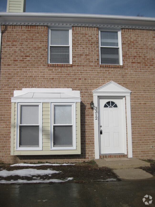 Building Photo - Beautiful 2 bedroom Townhouse