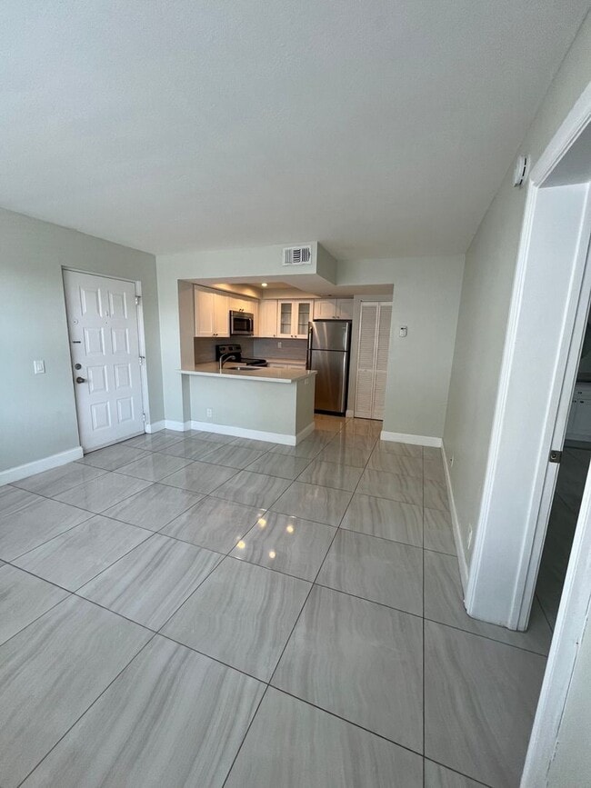 Photo - ONE BEDROOM ONE BATHROOM! FULLY RENOVATED Stainless Appliances! Unit 23