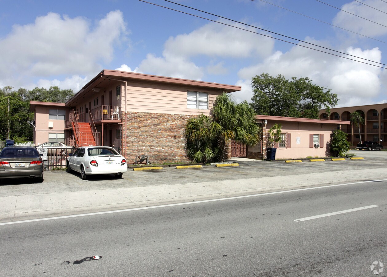 Photo - Royal Oak Apartments