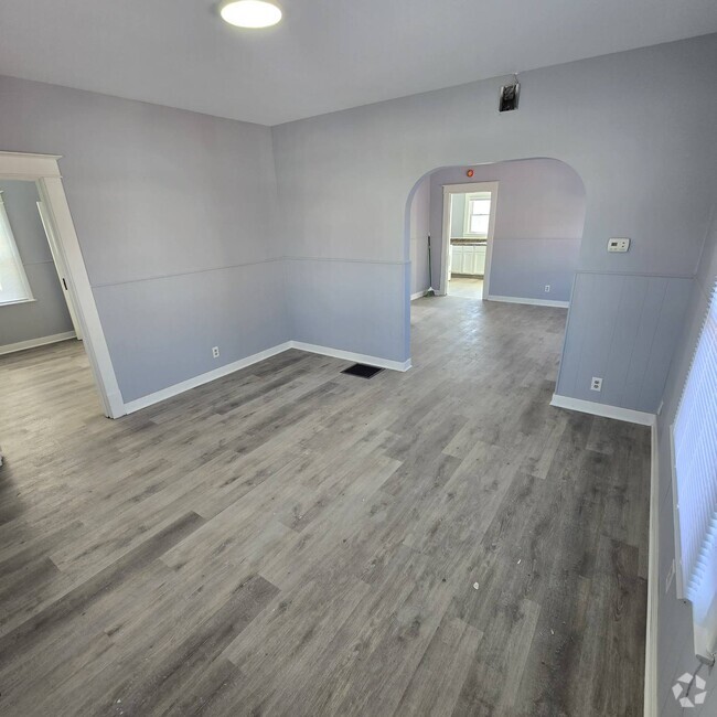 Building Photo - 1005 E Markland Ave Rental