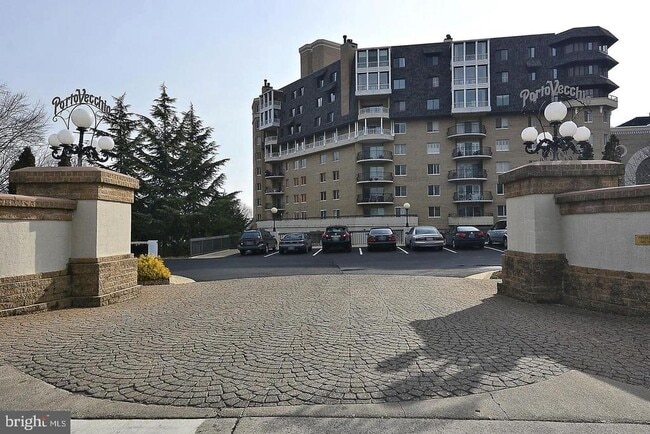 Building Photo - 1250 S Washington St Unit 218