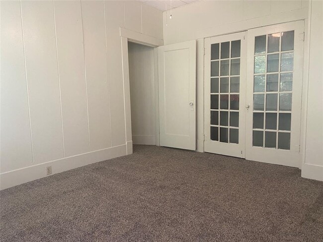 Photo - 401 W 38th St