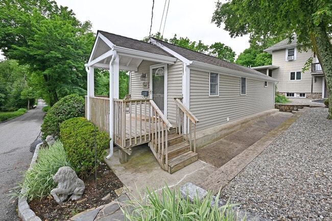 Photo - 211 Godwin Ave