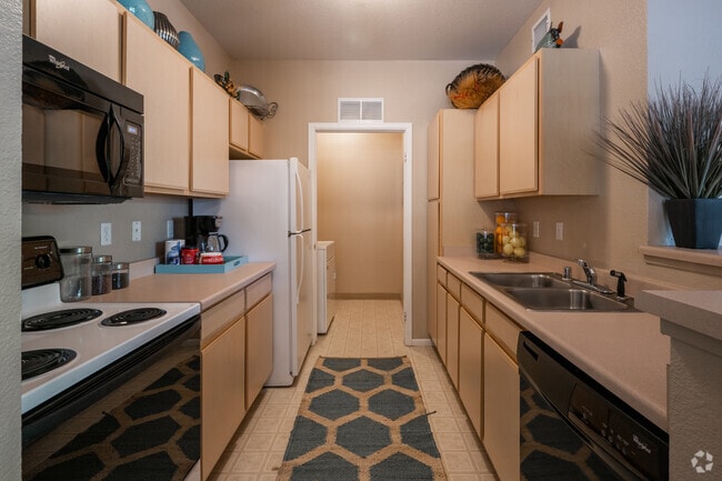 2 BR, 2 BA - 1,069 SF
