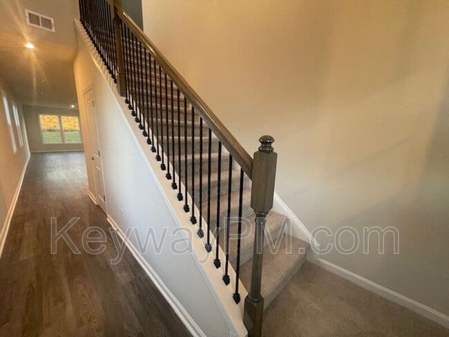 Photo - 810 Manitou Cir