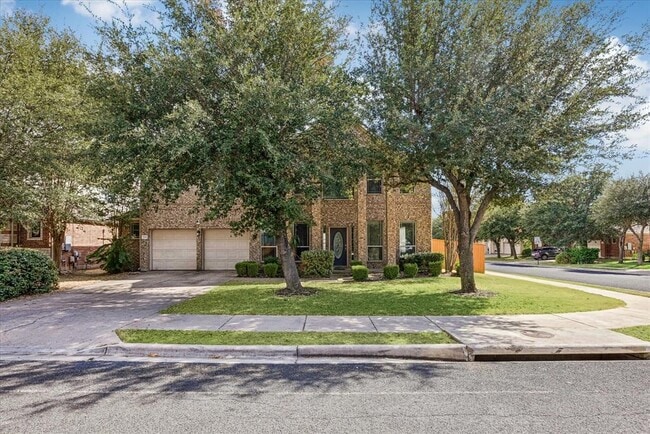 701 Crestwood Ln