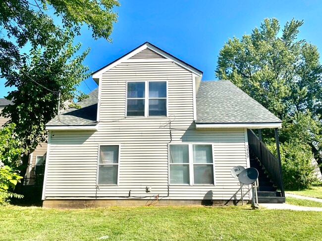 Building Photo - 2409 Rowan St Unit 3