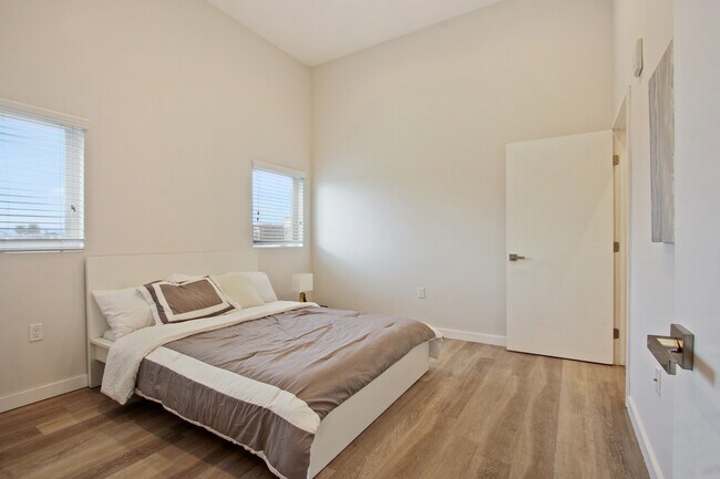 Photo - 8532 Cashio St Unidad 202