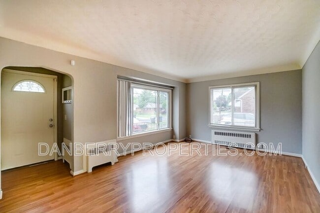 Photo - 915 Independence Rd