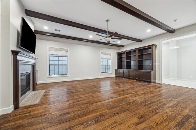 Photo - 4715 Jackson St