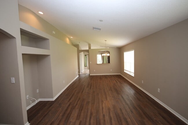 Photo - 3 bed, 2 bath, 2 car garage in Riverview