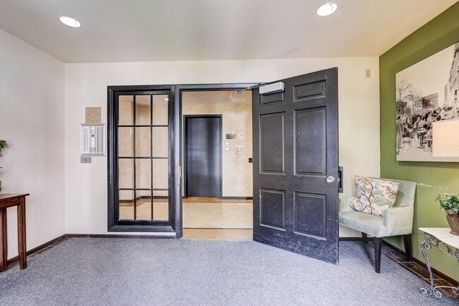 Photo - 4333 N Oakland Ave Unit 306