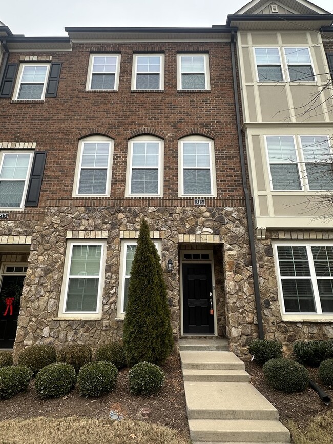 Spacious Town Home Inside Beltline - Spacious Town Home Inside Beltline