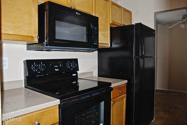 Building Photo - 7550 N 12th St Unit 121