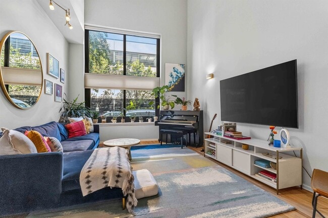 Building Photo - 518-530 Gregory Ave Unit A221