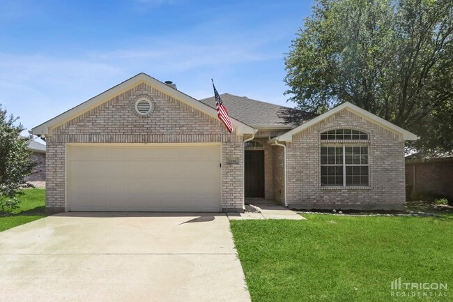 Photo - 1106 Sage Brush Tr House