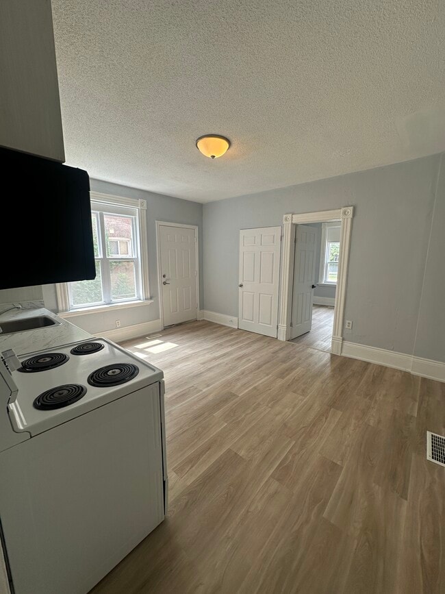 Building Photo - Affordable Main Floor Unit main