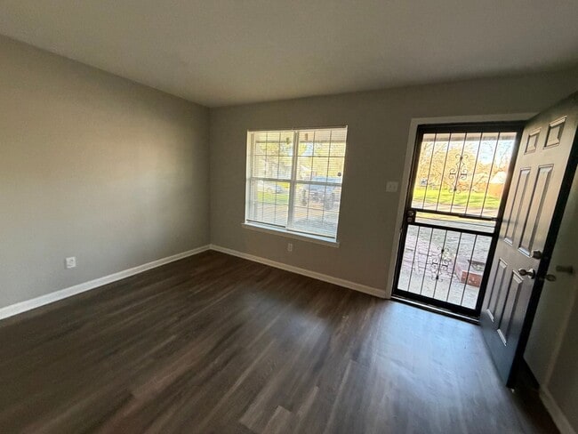 Photo - 6360 Greenbriar Dr