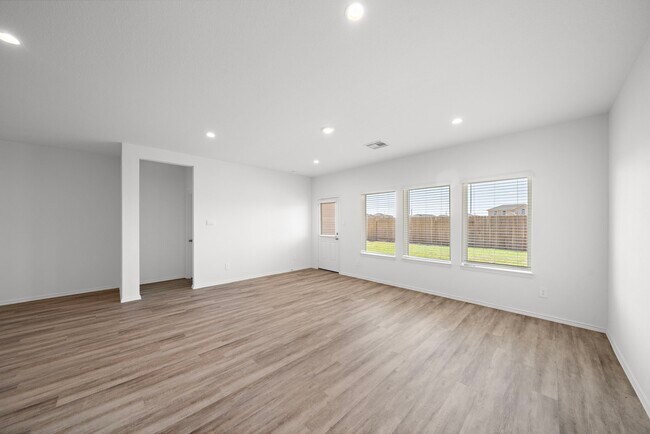 Photo - 31123 Brightwell Bnd