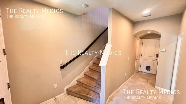 Photo - 529 Piazza Point