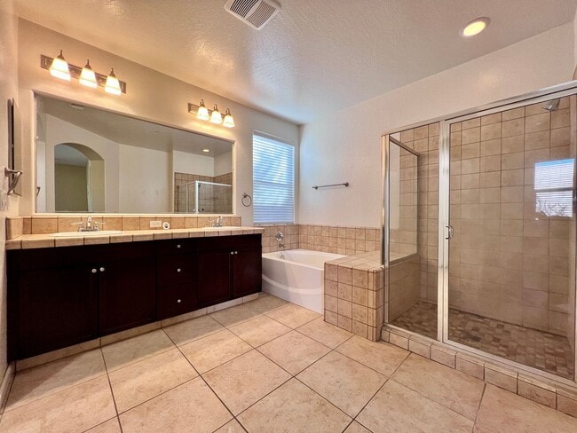 Photo - $2,695 Church & Clovis Ave., 4 Bedroom House - Edna Ave. Fresno / Energy Efficient