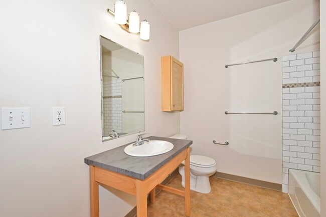 Photo - 3535 S Corbett Ave Unidad 201