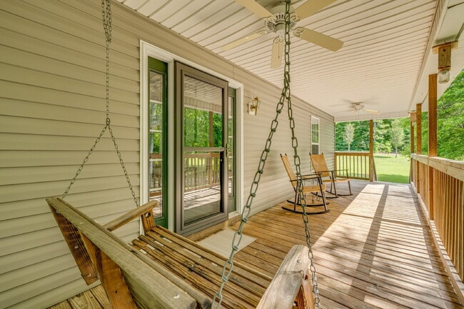 Photo - "Charming 2-Bedroom Furnished Retreat with Spacious Layout and 2.5 Baths in York, SC!"