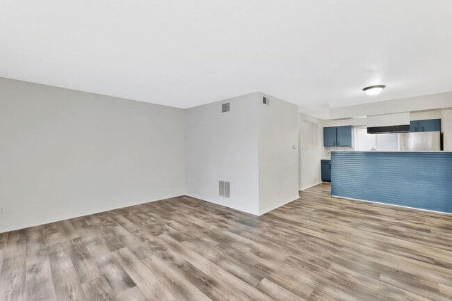 Photo - 5510 S Gold St Unidad 100