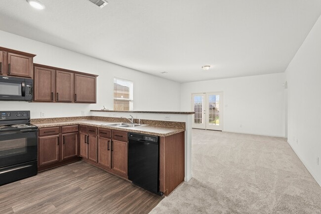 Photo - 718 Crystal Lakes Dr