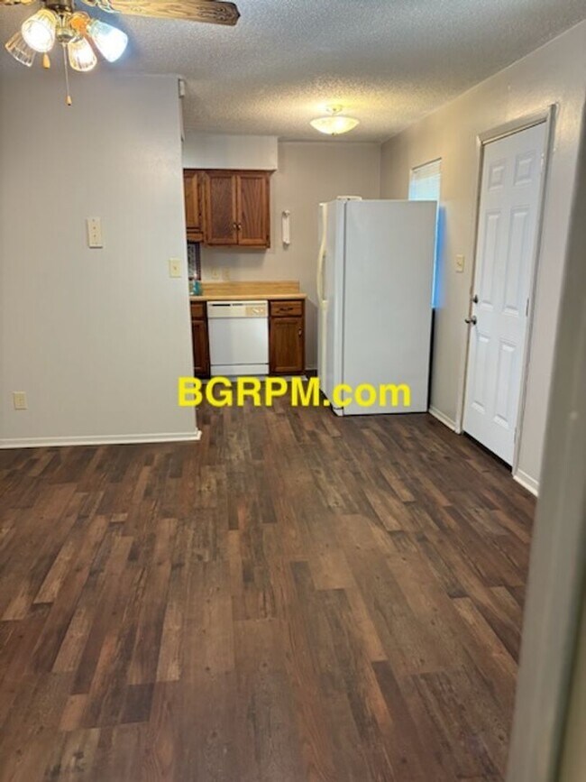 Photo - 3 BD, 1 1/2 BA, Home in Sherwood