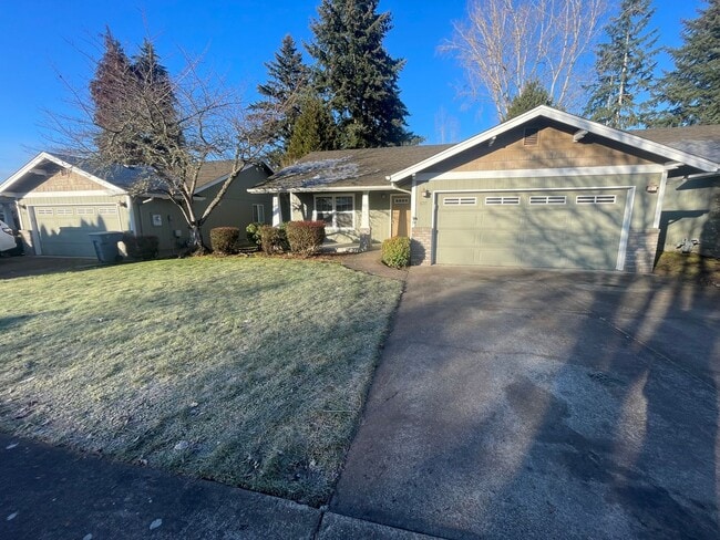 Building Photo - Convieniently located charming three bedroom duplex with modern updates!