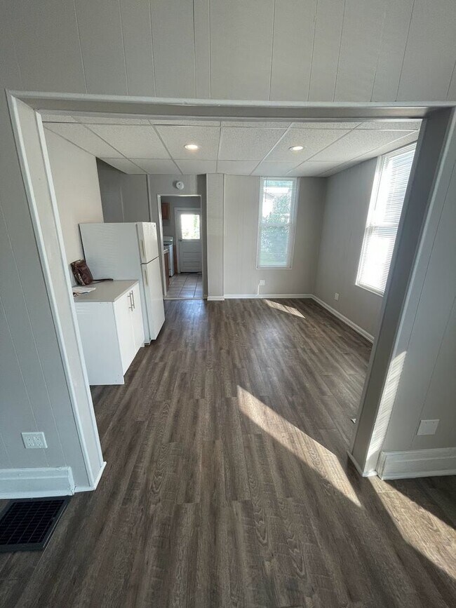 Photo - 1462-1464 Logan Avenue Unit 1462