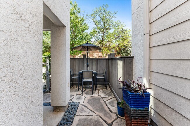 Photo - 1507 Sandman St