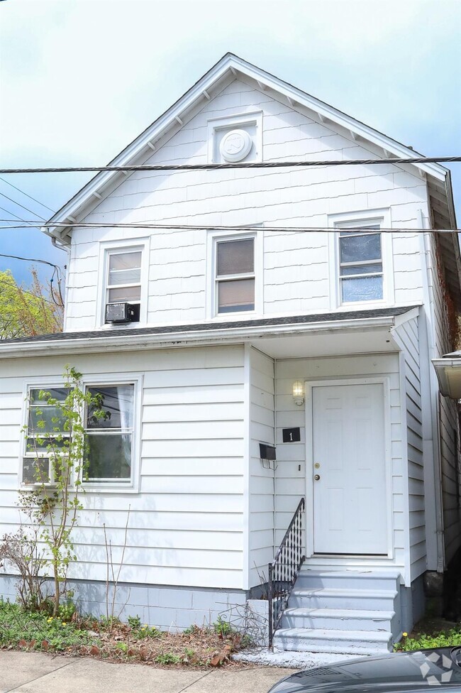 Building Photo - 1 Redoubt St Rental